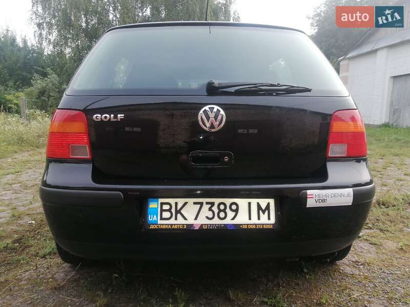 Хэтчбек Volkswagen Golf 2001 в Гоще