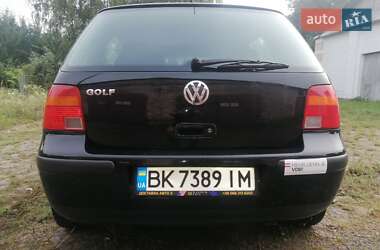 Хэтчбек Volkswagen Golf 2001 в 