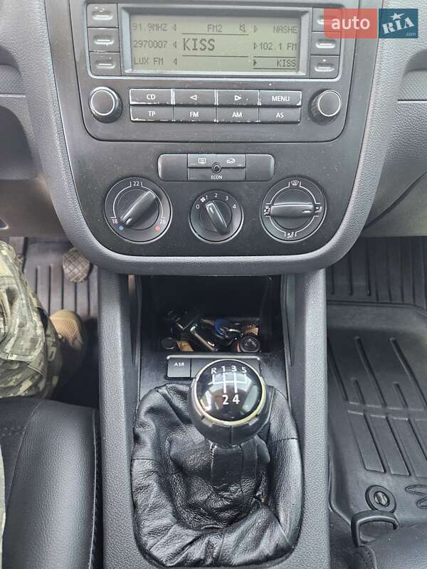 Хетчбек Volkswagen Golf 2004 в Львові