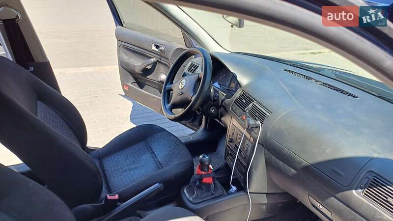 Хэтчбек Volkswagen Golf 2001 в Кропивницком