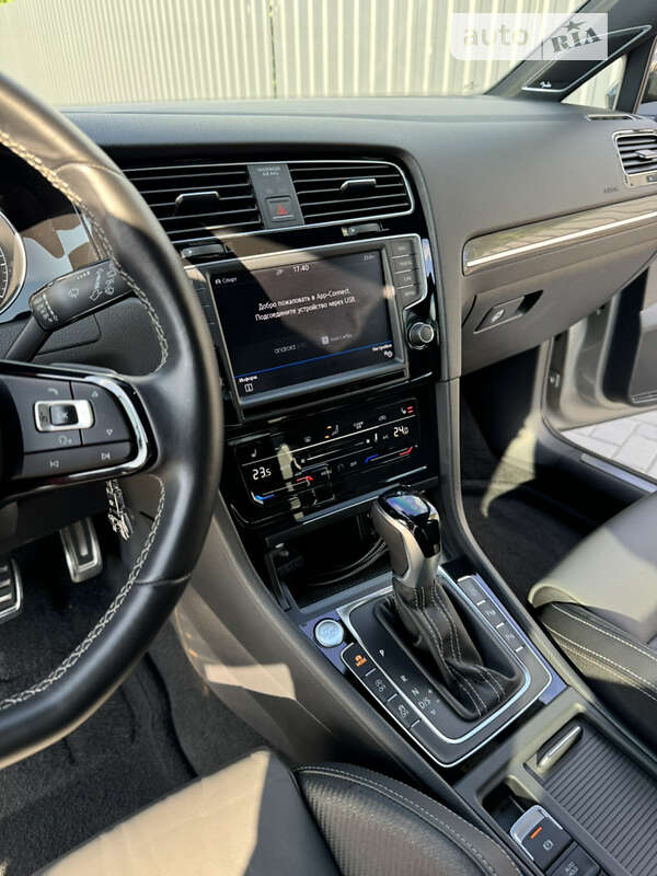 Хэтчбек Volkswagen Golf 2013 в Киеве