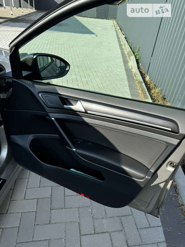 Хэтчбек Volkswagen Golf 2013 в Киеве