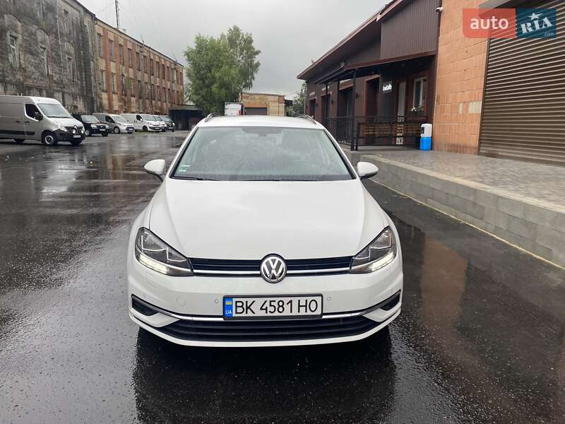 Універсал Volkswagen Golf 2018 в Рівному