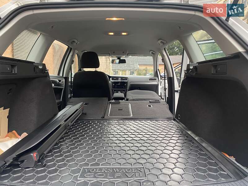 Універсал Volkswagen Golf 2018 в Рівному