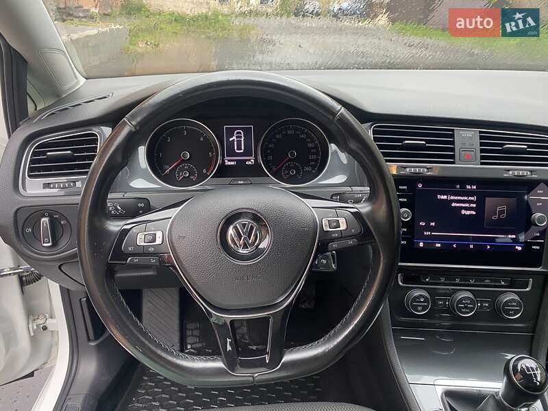 Універсал Volkswagen Golf 2018 в Рівному