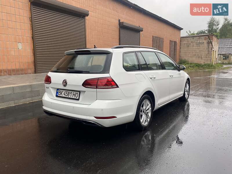 Універсал Volkswagen Golf 2018 в Рівному