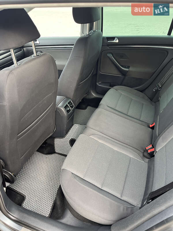 Універсал Volkswagen Golf 2009 в Золочеві