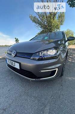 Хетчбек Volkswagen Golf 2016 в Дніпрі