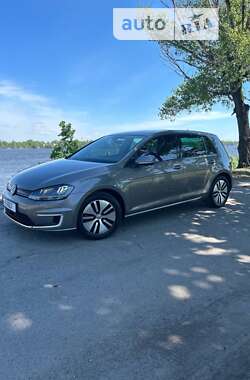 Хетчбек Volkswagen Golf 2016 в Дніпрі