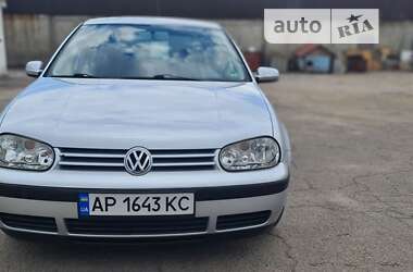 Хэтчбек Volkswagen Golf 2001 в Запорожье