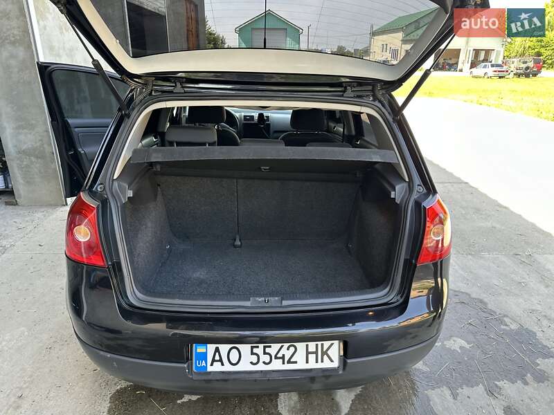 Хэтчбек Volkswagen Golf 2006 в Берегово