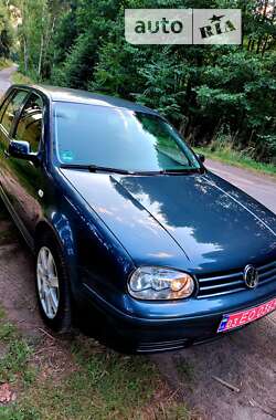 Хэтчбек Volkswagen Golf 2003 в Тростянце