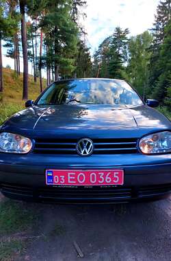 Хэтчбек Volkswagen Golf 2003 в Тростянце