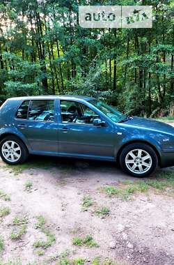 Хэтчбек Volkswagen Golf 2003 в Тростянце