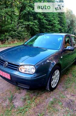 Хэтчбек Volkswagen Golf 2003 в Тростянце