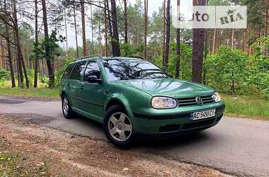 Універсал Volkswagen Golf 2002 в Маневичах