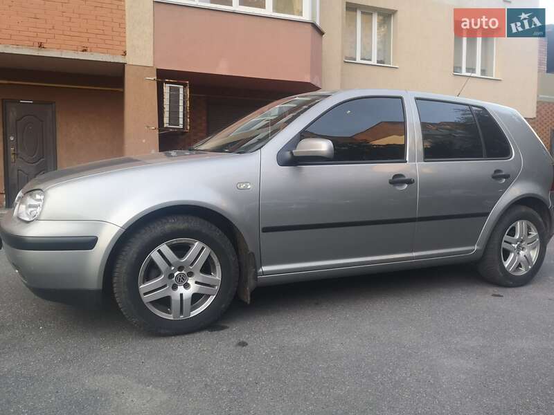 Хетчбек Volkswagen Golf 2002 в Хмельницькому