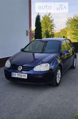 Хетчбек Volkswagen Golf 2005 в Хотині