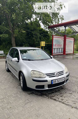 Хэтчбек Volkswagen Golf 2004 в Ладыжине