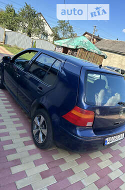 Хетчбек Volkswagen Golf 2001 в Тересві