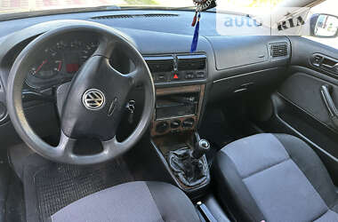 Хетчбек Volkswagen Golf 2001 в Тересві