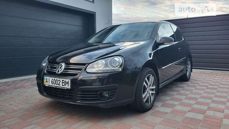 Хетчбек Volkswagen Golf 2008 в Святопетрівське