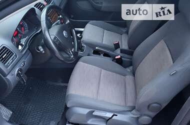 Хетчбек Volkswagen Golf 2008 в Святопетрівське