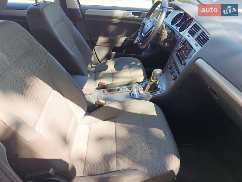 Універсал Volkswagen Golf 2015 в Львові