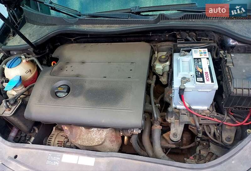 Хэтчбек Volkswagen Golf 2004 в Кривом Роге