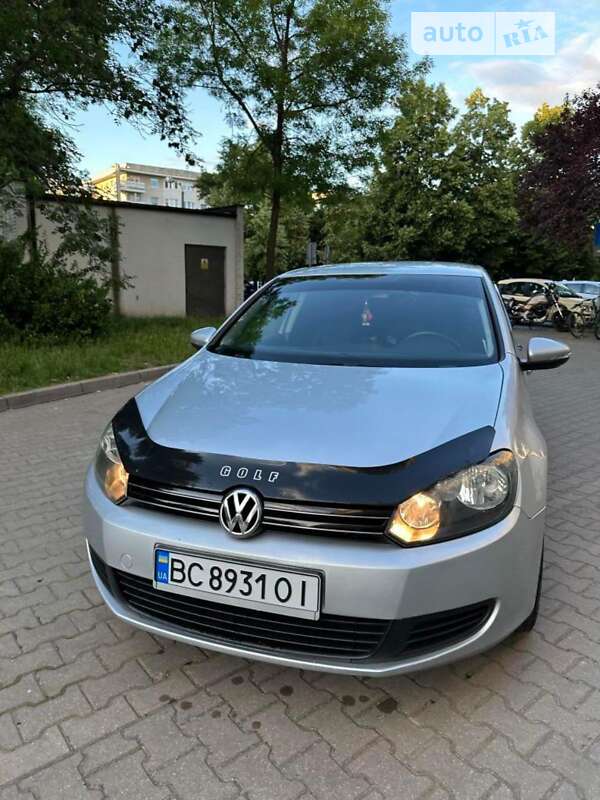 Хэтчбек Volkswagen Golf 2009 в Новояворовске