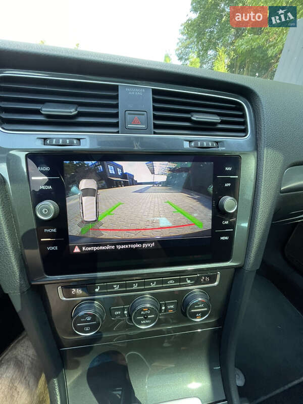 Універсал Volkswagen Golf 2017 в Тернополі