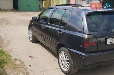 Хэтчбек Volkswagen Golf 1996 в 
