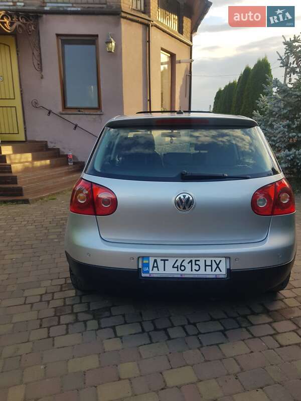 Хэтчбек Volkswagen Golf 2004 в Ивано-Франковске