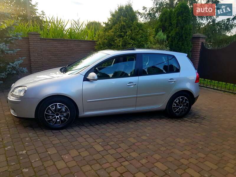 Хэтчбек Volkswagen Golf 2004 в Ивано-Франковске