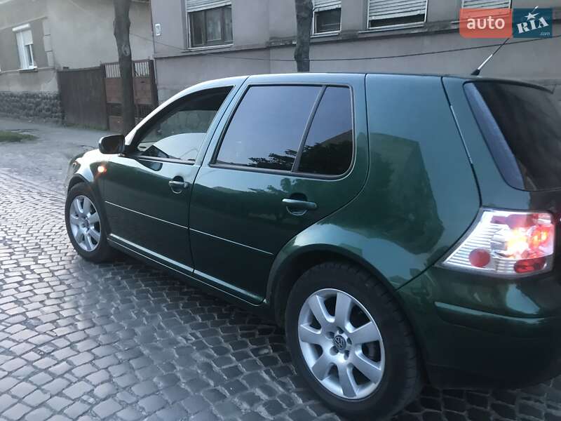 Хэтчбек Volkswagen Golf 2003 в 