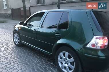 Хэтчбек Volkswagen Golf 2003 в 