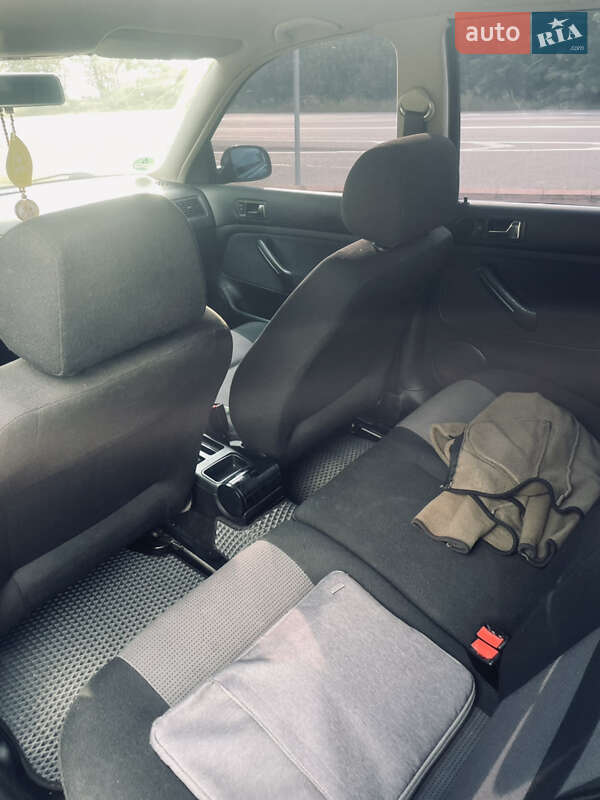 Хэтчбек Volkswagen Golf 2000 в Черновцах