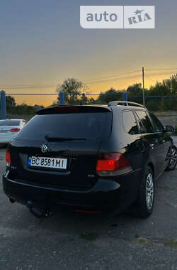 Универсал Volkswagen Golf 2010 в Тростянце