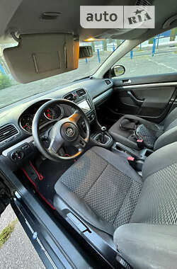 Универсал Volkswagen Golf 2010 в Тростянце