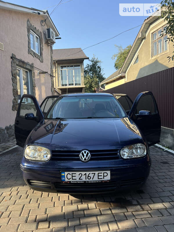 Хэтчбек Volkswagen Golf 2002 в Черновцах