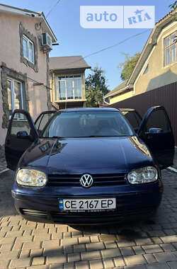 Хэтчбек Volkswagen Golf 2002 в Черновцах