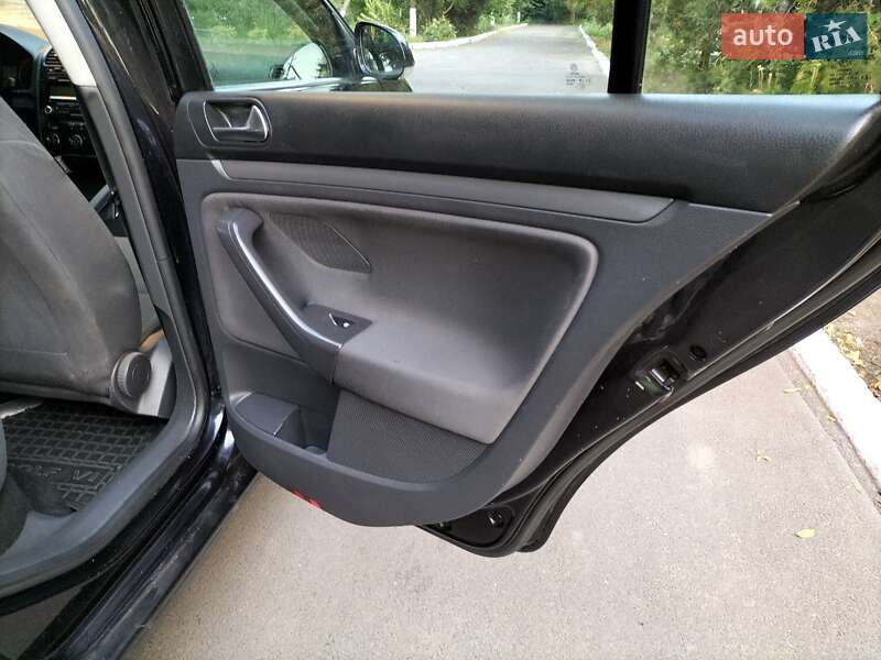 Универсал Volkswagen Golf 2009 в Бершади