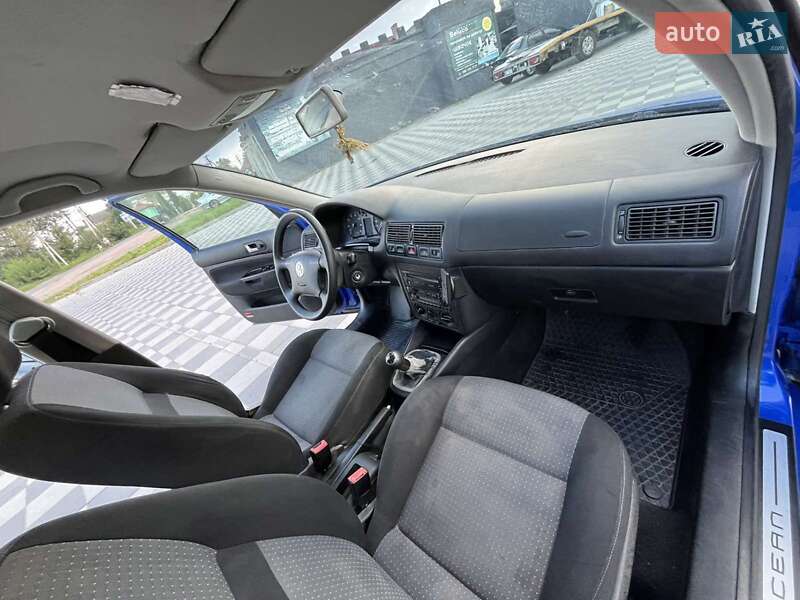 Універсал Volkswagen Golf 2003 в Самборі