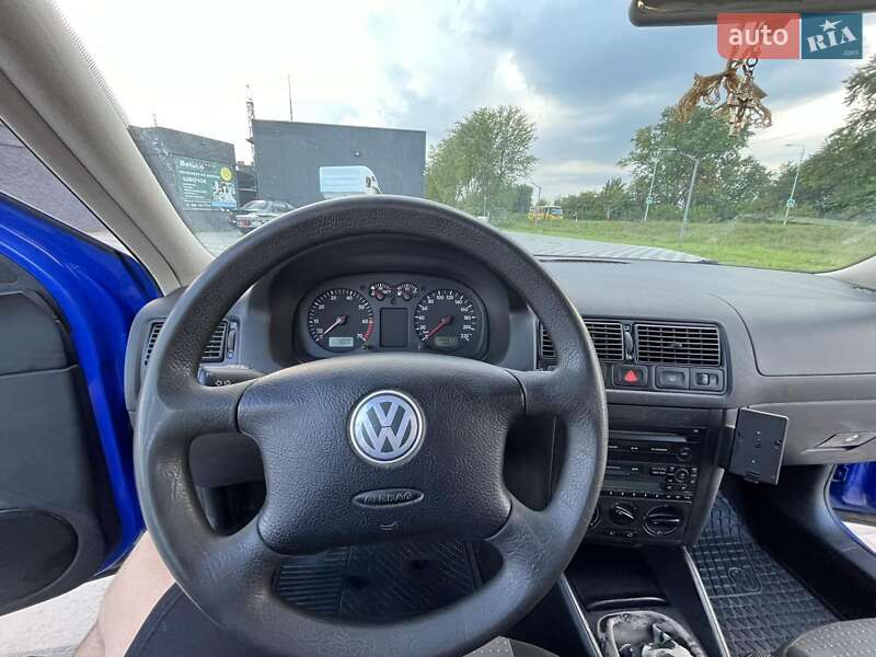 Універсал Volkswagen Golf 2003 в Самборі