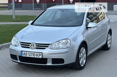 Хэтчбек Volkswagen Golf 2005 в Виннице