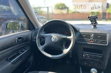 Хэтчбек Volkswagen Golf 2003 в 