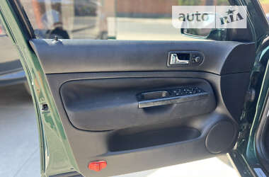 Хэтчбек Volkswagen Golf 2003 в 