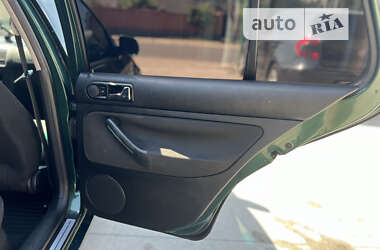 Хэтчбек Volkswagen Golf 2003 в 
