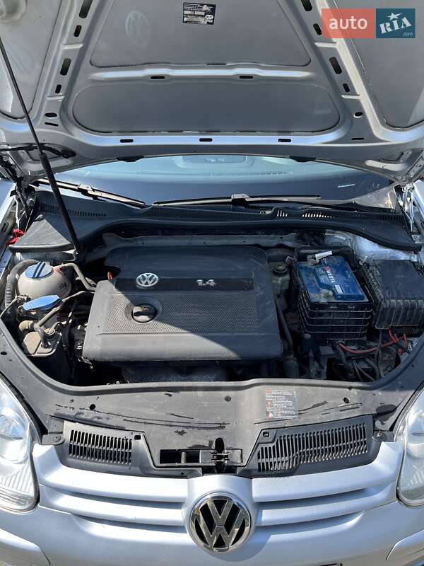 Хетчбек Volkswagen Golf 2006 в Сумах