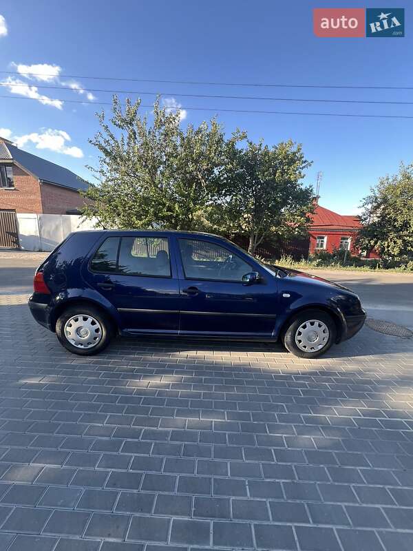Хэтчбек Volkswagen Golf 2001 в Полтаве